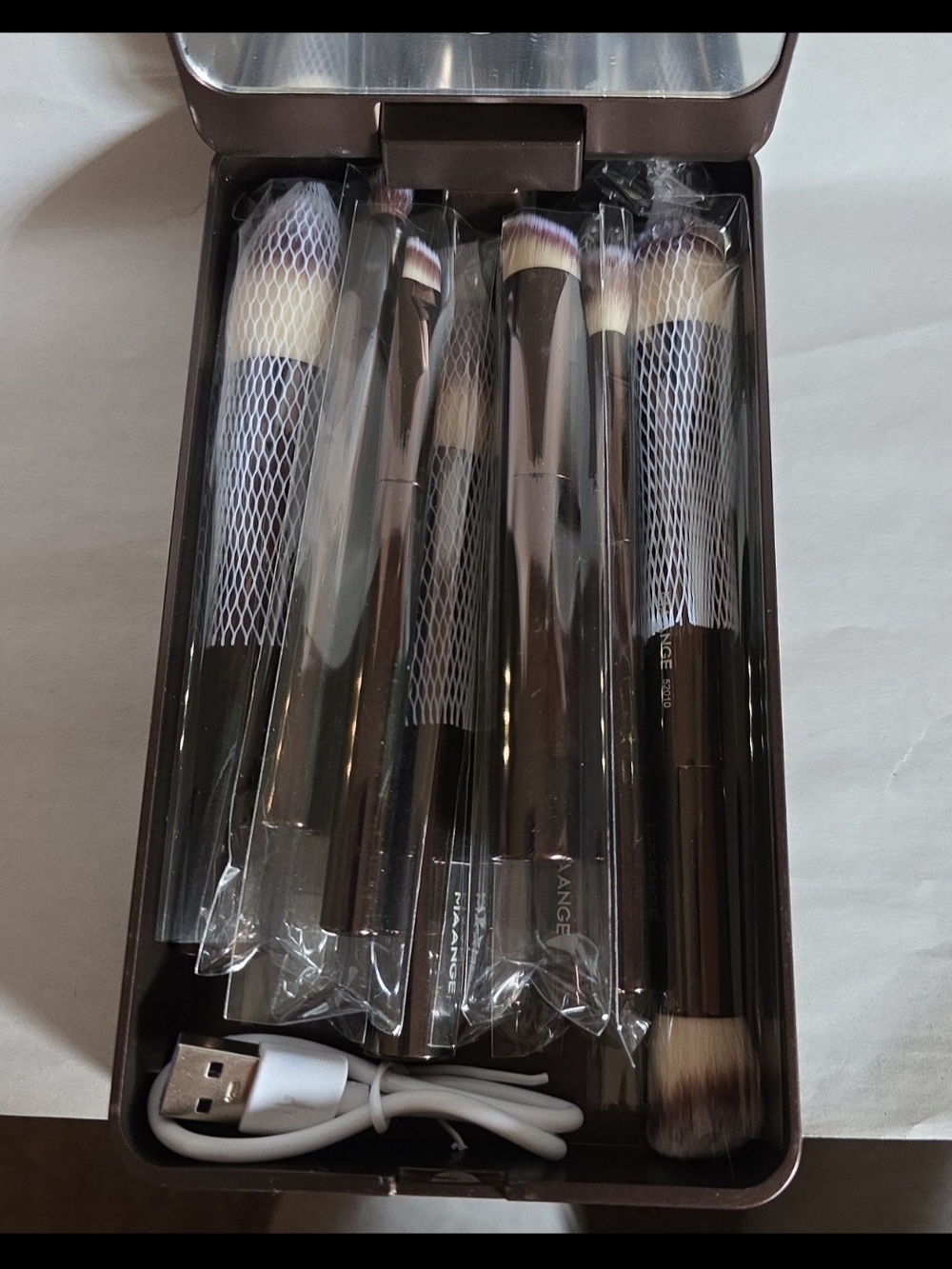 Makeup Brush Set in Metallic Brown